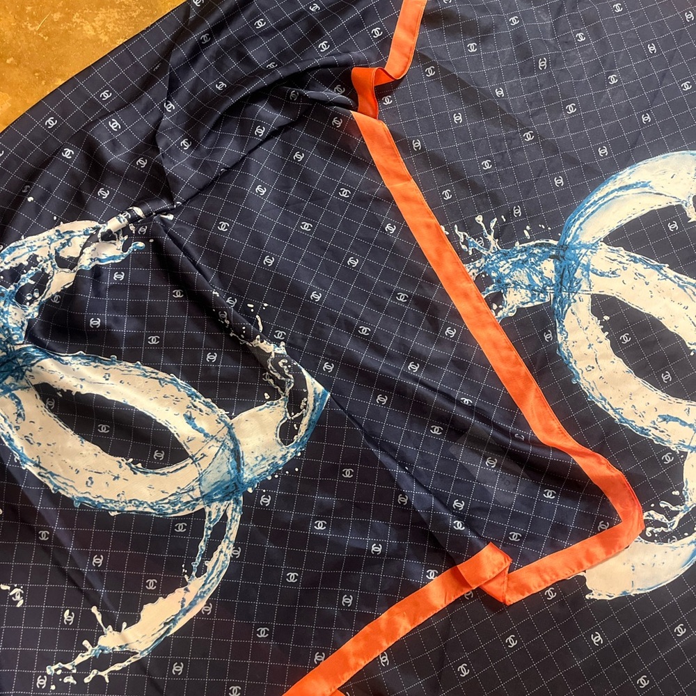 NWT Chanel  CC Large Scarf 100% Silk - Picture 5 of 7